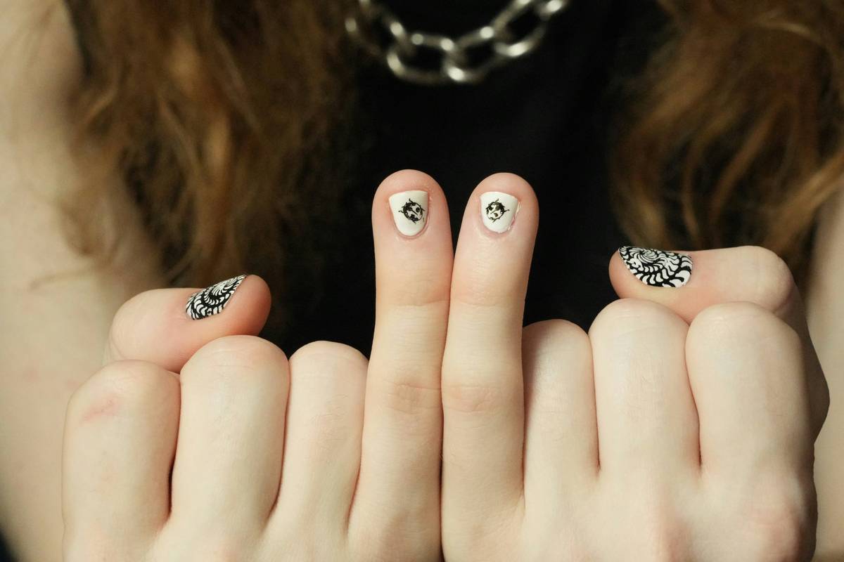 Step-by-step showing layered nail art patterns creating 3D illusion on almond-shaped nails